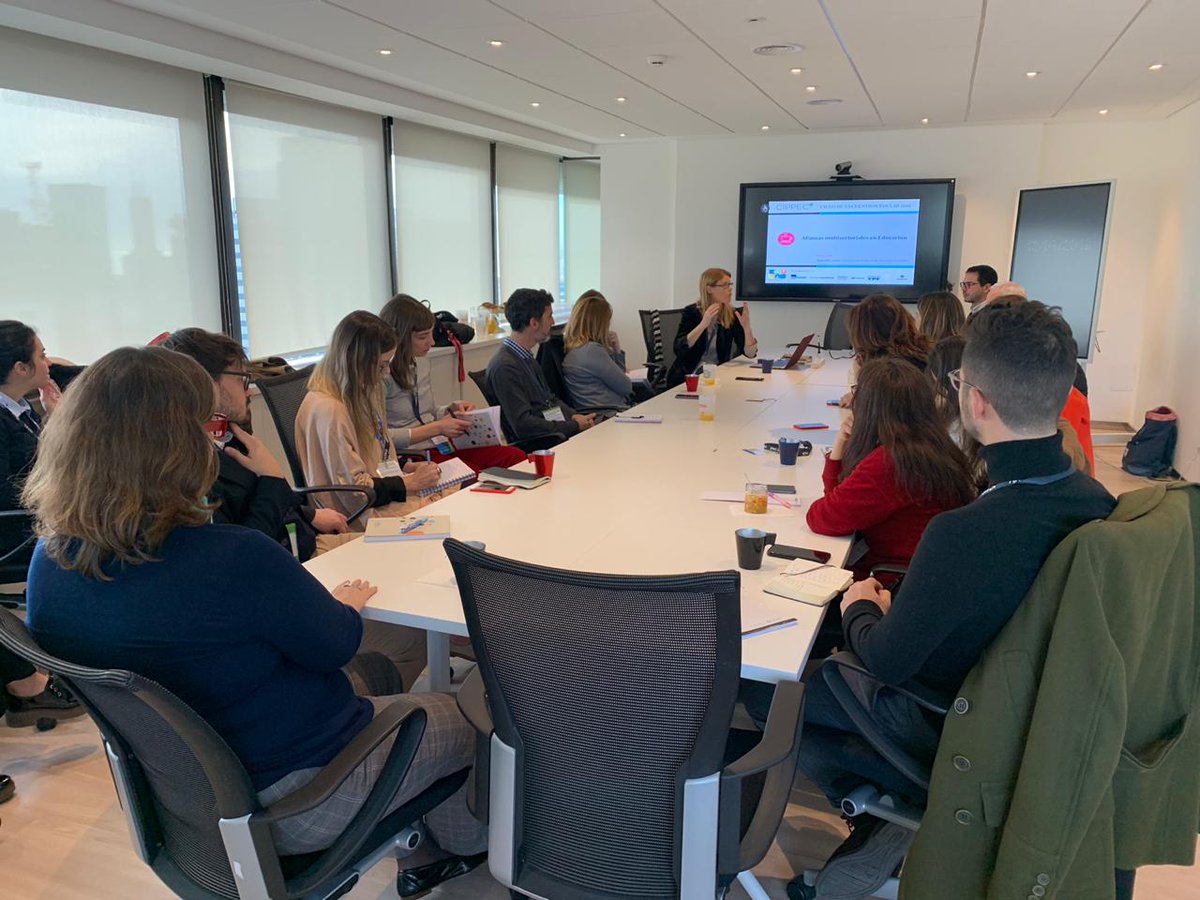 LuliCardini's tweet photo. Conversación sobre alianzas multisectoriales en educación. Gracias @Andreabergam y @AngelaDannemann por compartir la experiencia del caso de Brasil. Mucho para aprender sobre la colaboración entre actores para mejorar la educación #EduLabCIPPEC @el_BID @CIPPEC https://t.co/kdWTb5d7ud