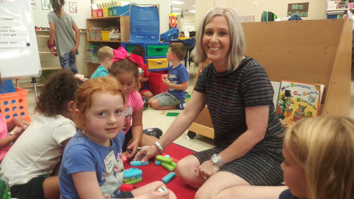CathyPinteralli's tweet photo. Kinder Cuties having fun with their teacher Mrs.Cellura 💗 #Trailblazers https://t.co/aQ4DeFoXZR