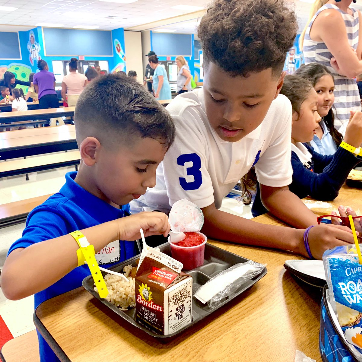 MrsCsAllStars's tweet photo. We were super helpers and role models for the incoming kinder kids today. Day one and already knocking it out of the park! #kinderbuddies #rolemodels #FirstDayOfSchool2019 #superhelpers @MDE_Stars @collierschools https://t.co/IeQLzawvRI