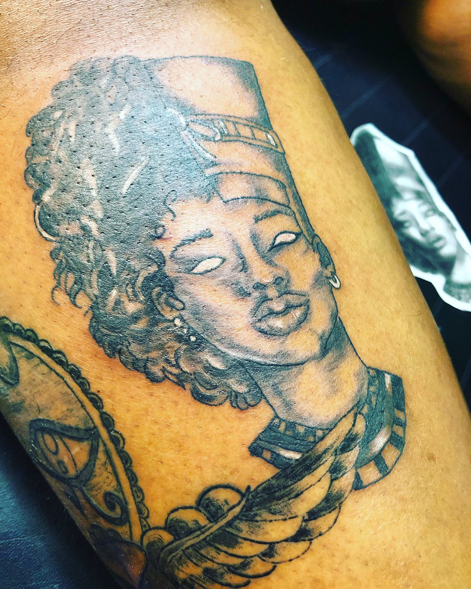 GodQueenKairoh's tweet photo. All Hail Queen Nefertiti 👑
#SlightWork #EgyptianTattoo #BlackQueenTattoo #PastAndFuture #BlackGirlMagic #TattooTuesday #YallStillSleep #MIATattooLA #InkedInLA
HMU for work 💉💉💉 https://t.co/i3nVqZdpyc