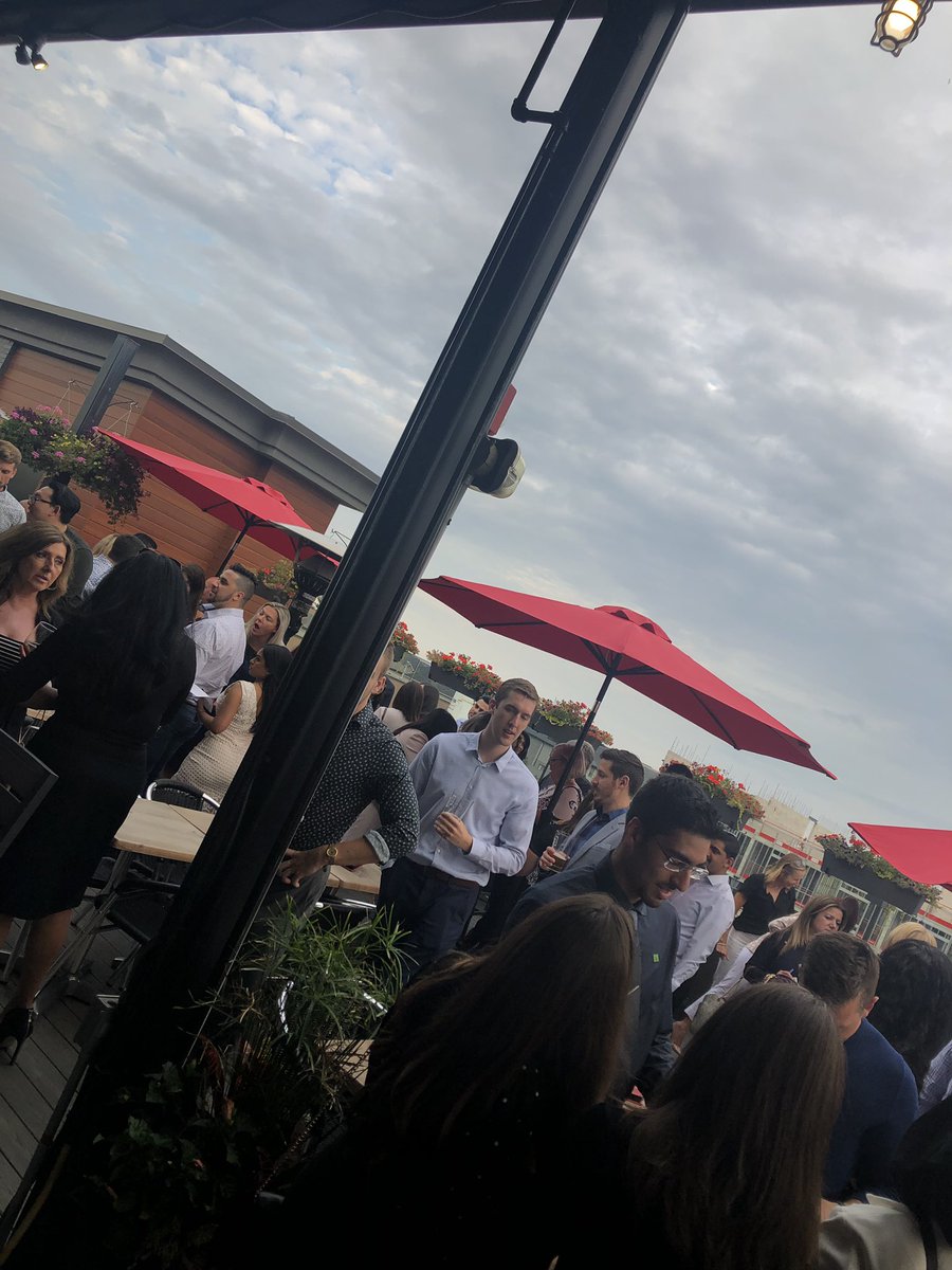Live from the GHD social event. Great evening filled with live music  yummy food and awesome people #GHDrocks <a href="/bohaychuk_a/">Alyssa Bohaychuk-Warren</a> @AIacobelli_TD  #GreatJob