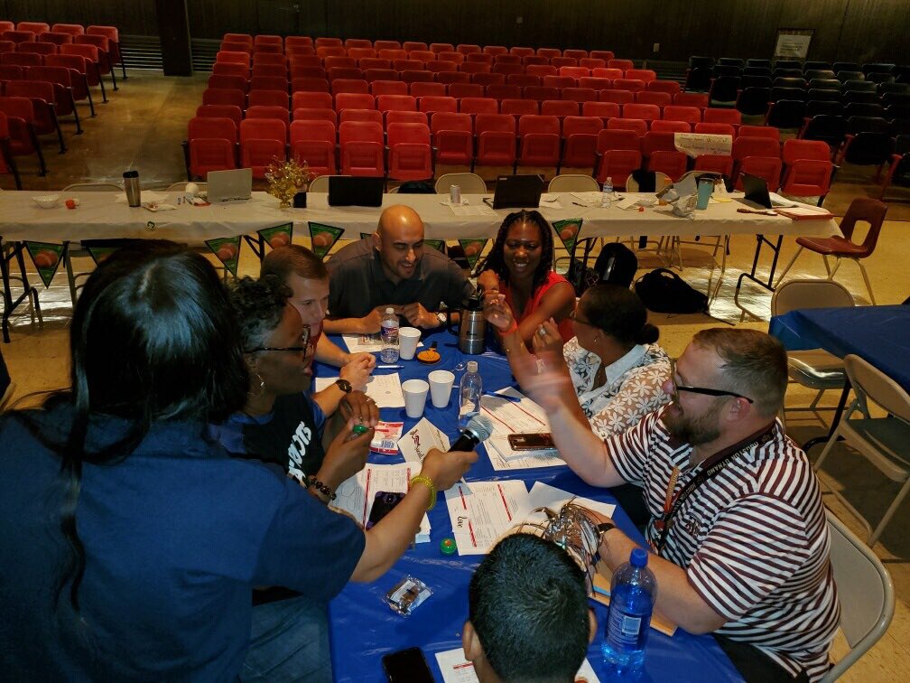 PatrickHenryMS's tweet photo. 🙂Started day 2 with a sing 🎤 🎶 off contest! @PatrickHenryMS has talent!! Handbook, IAT, New Ts Luncheon and more.... #preserviceweek https://t.co/6dsJfbY97m