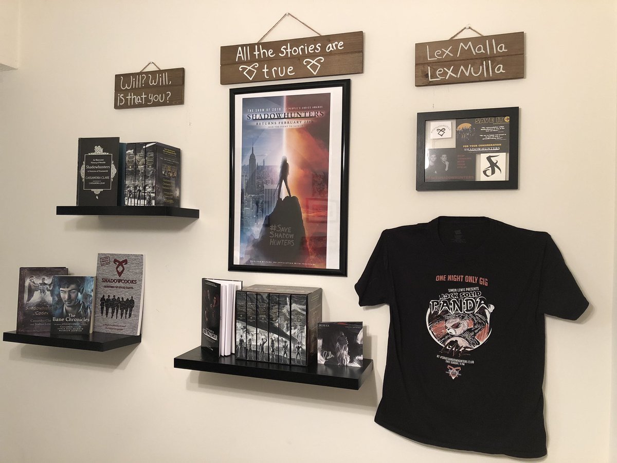 VVitch8's tweet photo. Y’all! I’m super excited to share my #Shadowhunters collection display I just put up in my office. It’s a mix of my love for the book series &amp; show!

Thank you so much to
@IconicNephilim 
@MalecFicLibrary 
@ShadowMerch 
@AlexandersStele 

#Saveshadowhunters 
#ShadowhuntersLegacy https://t.co/ybzrYrMSlQ