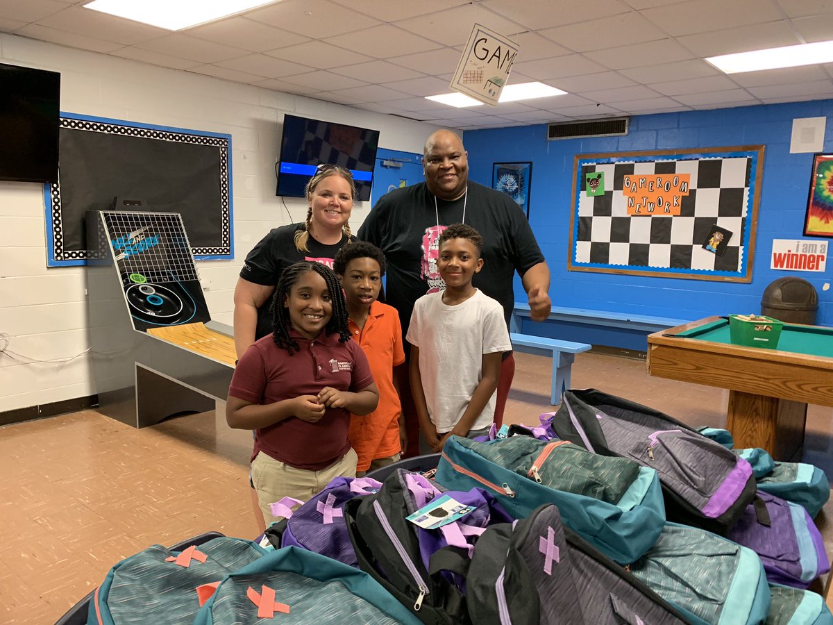 jleach99's tweet photo. Had a great time giving back today at the Boys and Girls Club. #belong #changelives https://t.co/3yB4wOxAtw