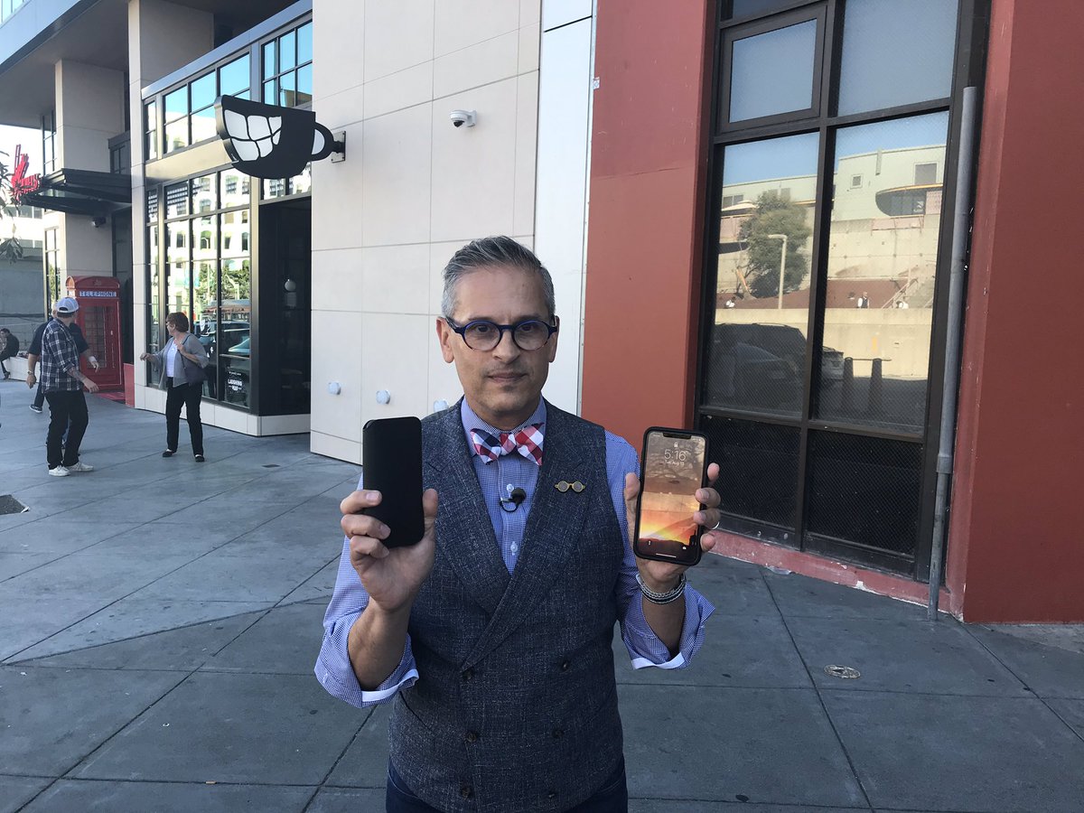 LisaAminABC7's tweet image. Someone swiped this man’s phones and he ran after him! #wontgiveup @MikeHuckman kept yelling “Dude they won’t work. They’re locked. They’re useless to you!” Thief listened &amp;amp; dropped the phones!