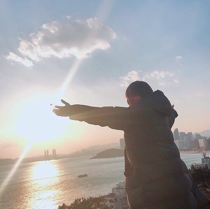 inLuvwithBTS4's tweet photo. I counted how many days we have till live in Saudi Arabia🎶58💝I impose one task on myself everyday🗝💜📖I’ll accomplish 58 tasks by the time BTS comes back officially💜🧸I’ll be better, more confident and love myself everyday ❤️ #BTSrestWell #loveyourself #happyvactionBTS https://t.co/ObUcnbVK02