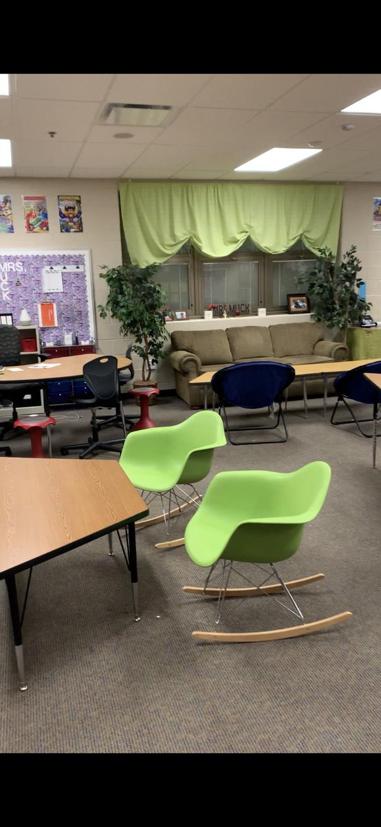 MrsEMuck's tweet photo. My classroom is ready to be filled with my new fifth graders!  #TGMShines @TollGateMiddle @Mr_Stiel https://t.co/06RRpZdEls