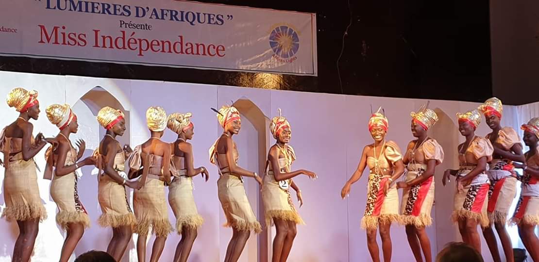 MissIndepCG's tweet photo. 📸 Sous le parrainage de Mme l'épouse du Chef de l'État, a eu lieu, ce 13 août, la cérémonie de concours de beauté Miss Indépendance 2019, dans la salle de banquet du palais des Congrès, comme toujours organisé « Lumières d'Afriques » , présidée par @Gassackysferre1. https://t.co/qAzNSRigcV