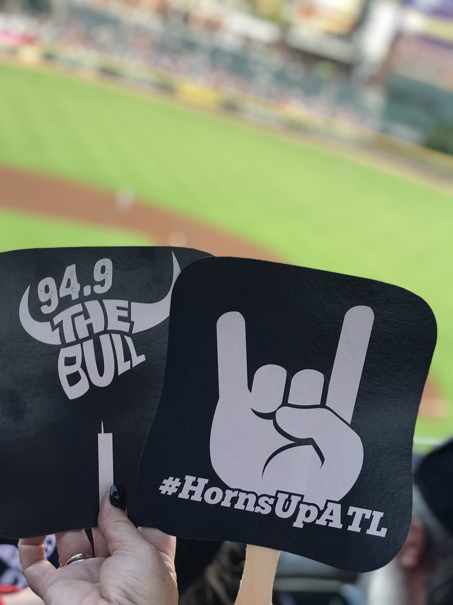949TheBull's tweet photo. We are @Braves fans! 🤣🤘#HornsUpATL #chopon #gobravea #bravescountry https://t.co/cJLcv5Eqou