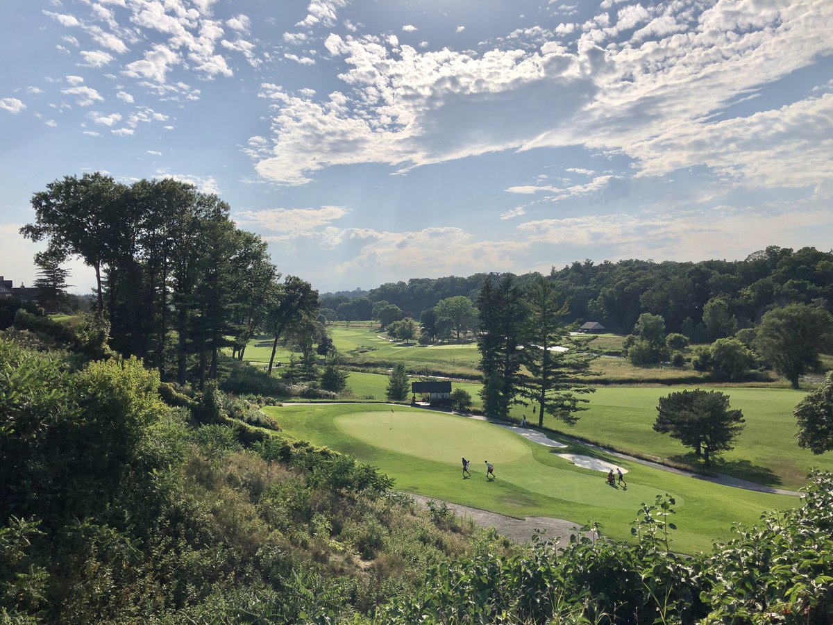 thejeffbrooke's tweet photo. Spectacular day of golf today @Mississauguagcc with @lornerubenstein, @selenacos and host extraordinaire @projb. #nicecourse #niceplayers #SGtop100 https://t.co/W4GjKtJR7Z