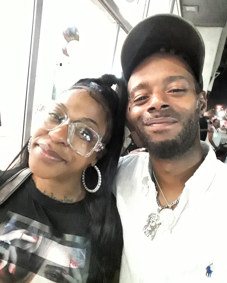 jaemez9's tweet photo. It was great seeing you Big sis @thelilmoshow 👑👑
#TheKing👑 #J9
#TSP #StokeyForBmore #WhatIf #YCMC #independent #NEVERGIVINGUP🚫 #repost #Baltimorerappers #maryland #love #support #hiphop #rap #bmore #DmvRappers #like #share #IRockRoundWay #summer #92q
#XL💎
#KeepItMoving🚶🏃 https://t.co/eQpNqiEy62