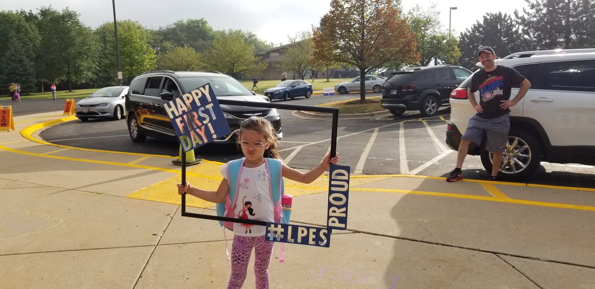 NikiBurkey's tweet photo. #D300FirstDay @LPESHawks #LPESPROUD #LPESTEACH https://t.co/wYxBtKOqHf