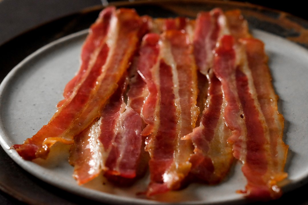 Delimondo's tweet photo. Delimondo bacon is awesome! But you know what is more awesome? This tasty treat is naturally cured! No artificial nitrates or nitrites added. #Delimondotasteslikehome #NaturallyCuredBacon https://t.co/QHCeQ7U5XN