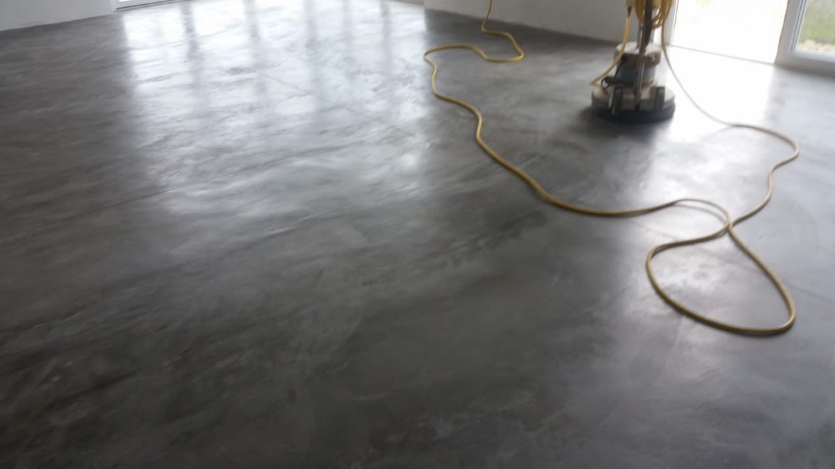Cement floor polish.  Aruba Pavers Stone Piedra Plat 42 frente a Bright Bakery +297 7491676 arubapstone.com