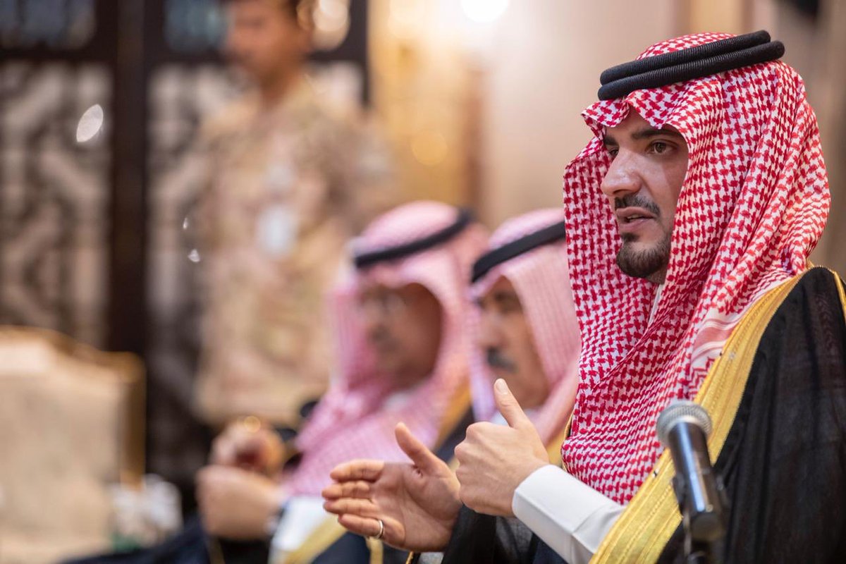Adhwan's tweet photo. الوزير العامل الصامت، هكذا يسمي الكثيرون وزير الداخلية السعودي الأمير عبدالعزيز بن سعود بن نايف. ويشهد له النجاح المتتالي لمواسم الحج والعمل الأمني في السعودية. #حج1440 استثنائي بكل المقاييس. https://t.co/aa24lQ6hyp
