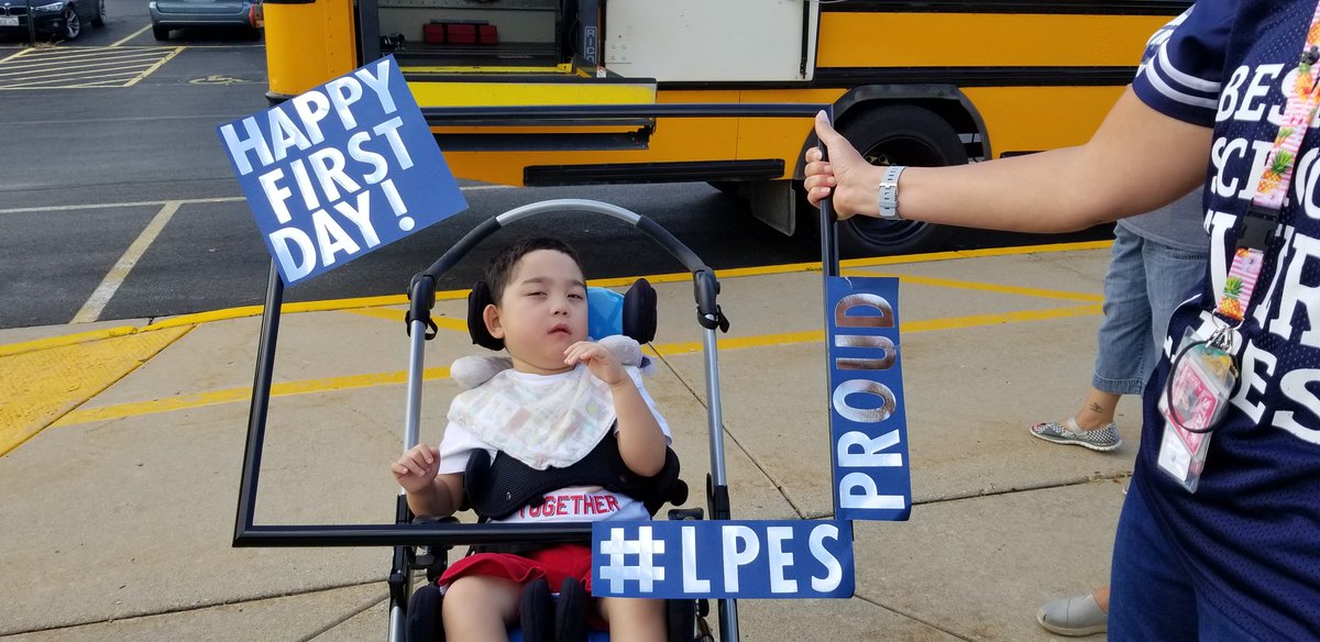 NikiBurkey's tweet photo. #D300FirstDay @LPESHawks @CUSD300 #LPESPROUD #LPESTEACH https://t.co/KGkSx0F4TC