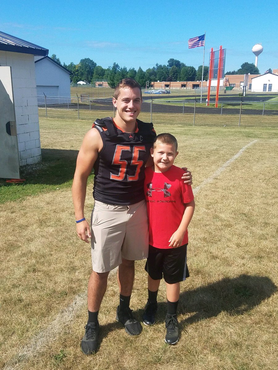 55Hausmann's tweet photo. I had a great time hanging with future Almont All-Star Aiden! Heading into my senior season, it feels great knowing I have made a positive impact on the upcoming youth players. https://t.co/OEVA2231rY