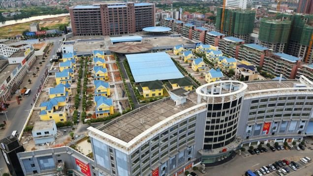 OneRealty4's tweet image. ¿Sabias que? existen casas y barrios construidos en las azoteas de edificios😮🤔😅

Mira mas artículos en mi pagina 
onerealtyweb.com/noticias 👈👈👈

#casas #casa #edificios #inmobiliaria #sabiasque #ciudades #realestate #bienesraices #realtor #tipsdecasa #onerealtypanama