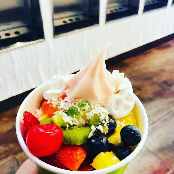 Skinny_sweet's tweet photo. Start off your Monday with a guilt-free treat this week!! With only 90 calories per serving our Passion Orange Guava sorbet is best paired with fresh fruit 🥝🍓🍍🥥See you soon, your tastebuds will thank you later😋
#froyo #frozenyogurt #guiltfree #mondaymood #happymonday https://t.co/UBdOJ14emT