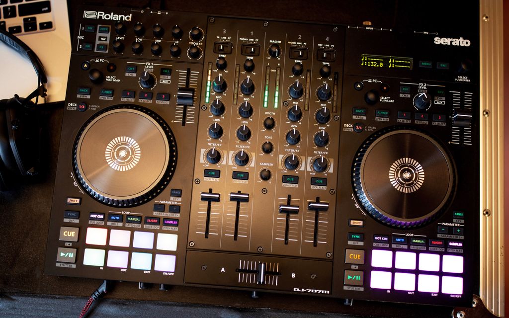 Guitar Center Attention Mobile Djs Roland Us New Dj 707m Is A 4 Channel 4 Deck Serato Controller That Is Also An Integrated Live Sound Console And Speaker Management System Learn More At T Co Dpabgmttyz