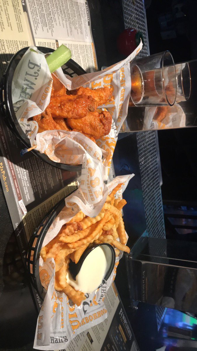 Buckfurlap's tweet photo. Wings at @PJsPub LESGOOOOO #Wing #FamousFries #Delicious https://t.co/BLiv9fOmzQ