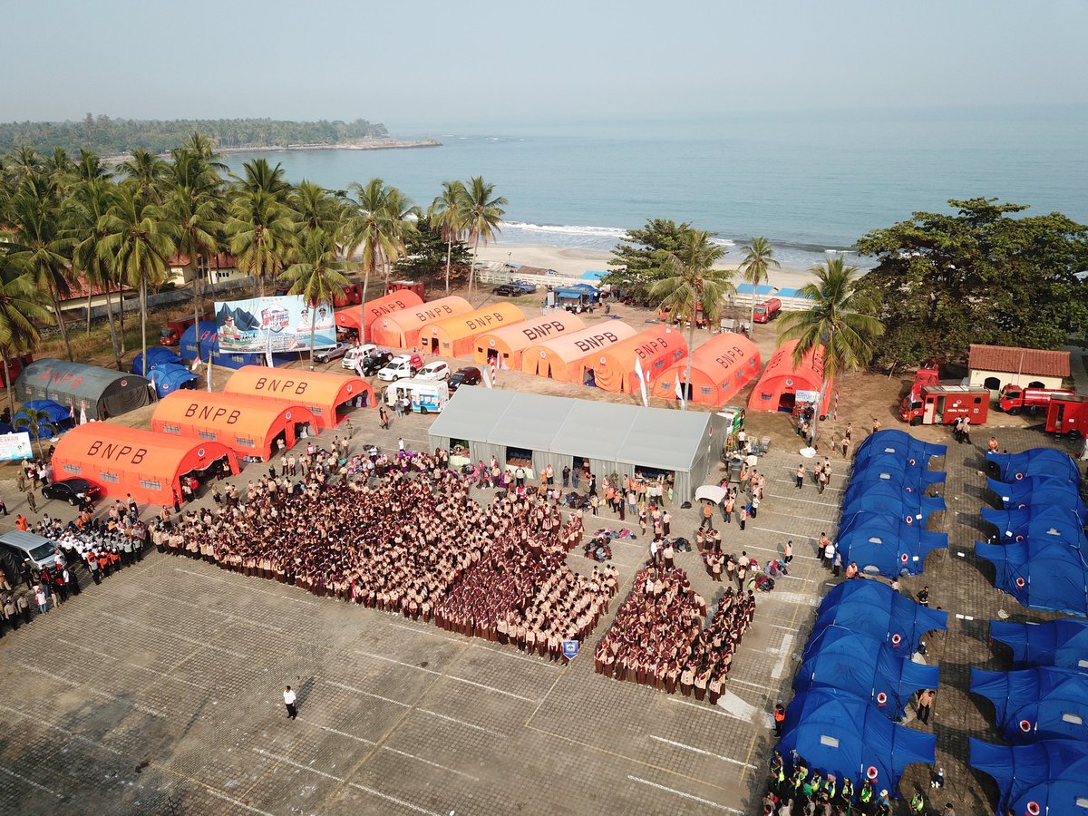 BNPB_Indonesia's tweet photo. Peringatan Hari Pramuka ke 58 sekaligus puncak dari acara Ekspedisi Desa Tangguh Bencana (Destana) Tsunami di Serang Banten. #EDT2019 #Destana2019 #Pramuka #DirgahayuPramuka #SiapSediaMembangunKeutuhanNKRI #NKRI #SiapUntukSelamat #Indonesia https://t.co/BqgpdJyaLA