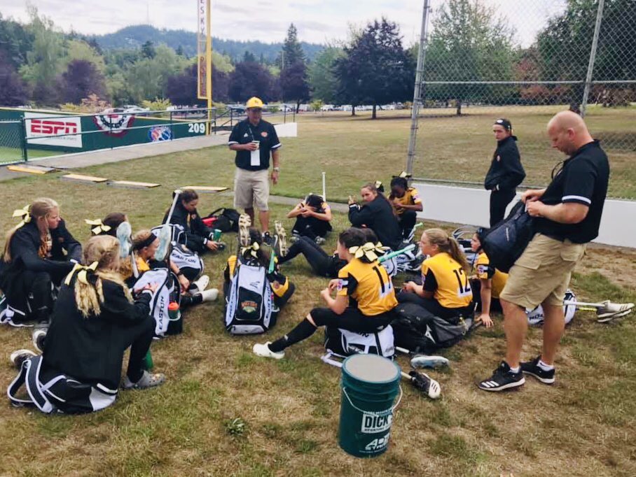 DavidWhisenant's tweet image. Rowan wins!  They’re headed to @LLSBWS championship game on Wednesday after beating Oregon 3-2 in extra innings. #GoRoCo #supergirls
