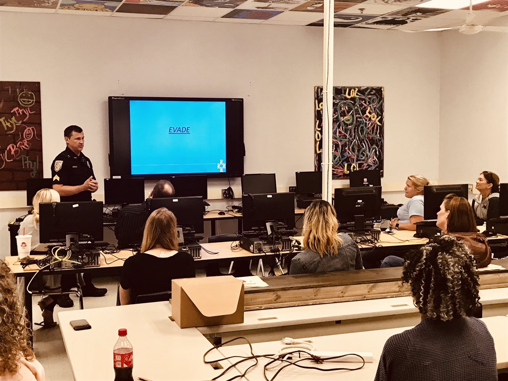 geowilkerson's tweet photo. 🚔Thank you @SwanseaPoliceIL for providing our staff with 4E Training. HMS is grateful for your continued support and partnership. #HMS116 https://t.co/7SLzEBIbDv