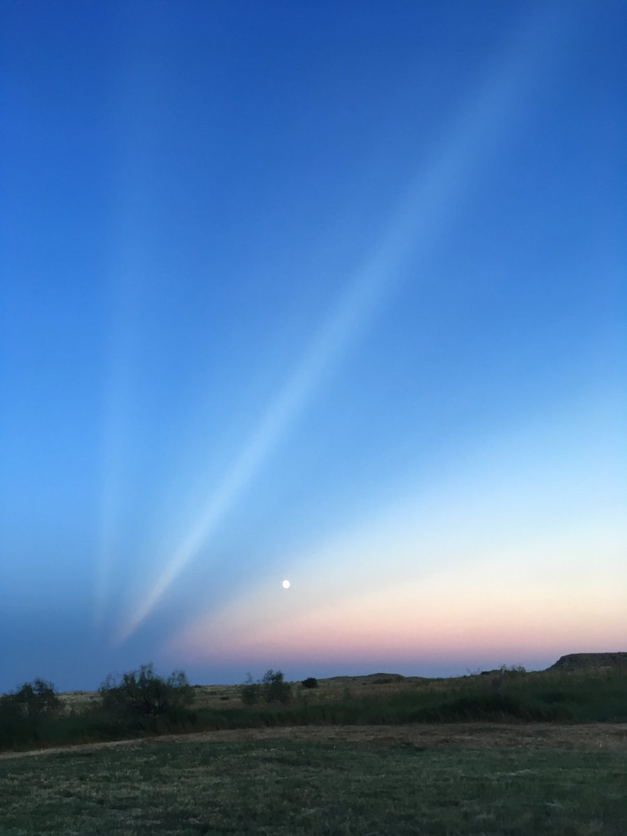 spankybrain's tweet photo. #phwx #phsky #valledeoro #sunset https://t.co/dlX0nQwpVJ