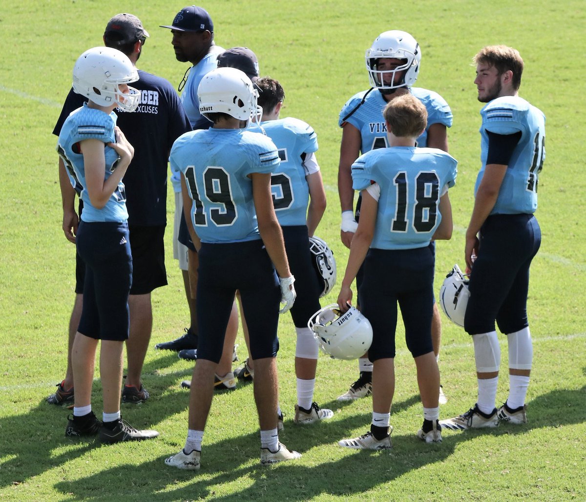 PlaymakerDame's tweet image. Love y’all boys, no matter what we do we do it as a family from now and to many great years to come👿