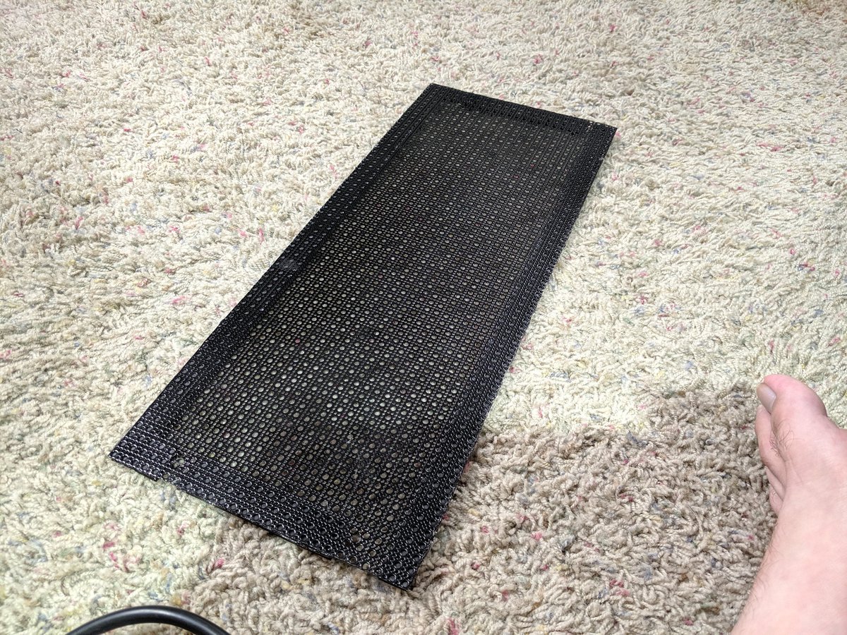 TheProfosist's tweet photo. Here's the final front panel for the @GamersNexus inspired Meshified @TEAMEVGA #DG76

The foam core really stiffened up the metal mesh sheet. A mix of #DoubleSidedStickyTape and Hot Glue holds it together.

#TenFootMods #NorthernLightPC #modding #BuildLog #CustomPCBuild https://t.co/bakfXbsVDy