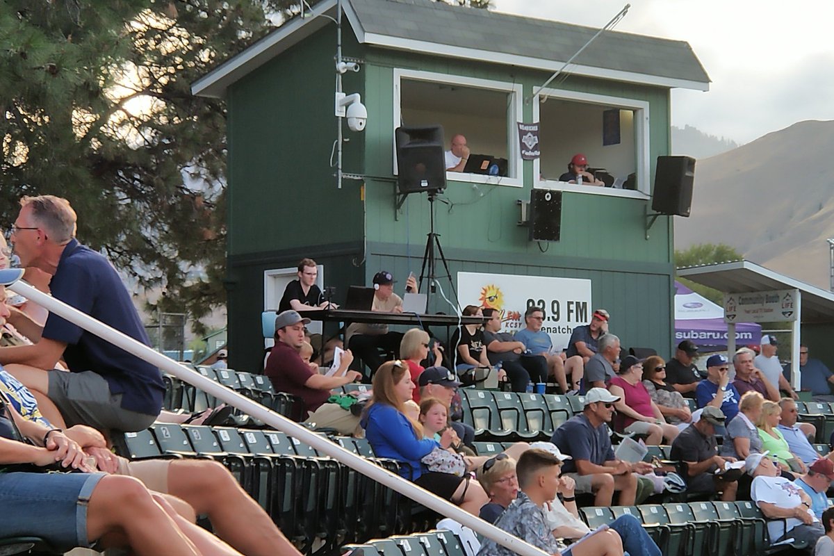 HarbourCats's tweet photo. Mike Edwards calling tonight's game on FB Live -- spot him? #whereswaldo #ArchieAndrews #intheelements https://t.co/UJ79bGxz2Q