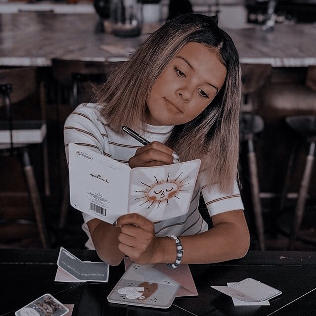 lucidbatic's tweet photo. 𝐎𝐔𝐓𝐁𝐑𝐄𝐀𝐊.

           ❛  because in the end.
they’ll never suspect a kid?

thirteen year old. spy-intraining.
literate and descriptive. ships based on chemistry. all an act.
Legacy. background and information coming soon. https://t.co/1aVXJRZmOX