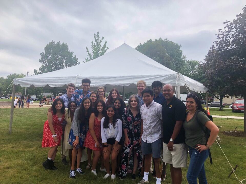 MvhsMuses's tweet photo. Just a quick pic taken after we (along with Apollo) performed at Sunday’s Back to School Bash in Aurora! https://t.co/d0P2lwWGfO
