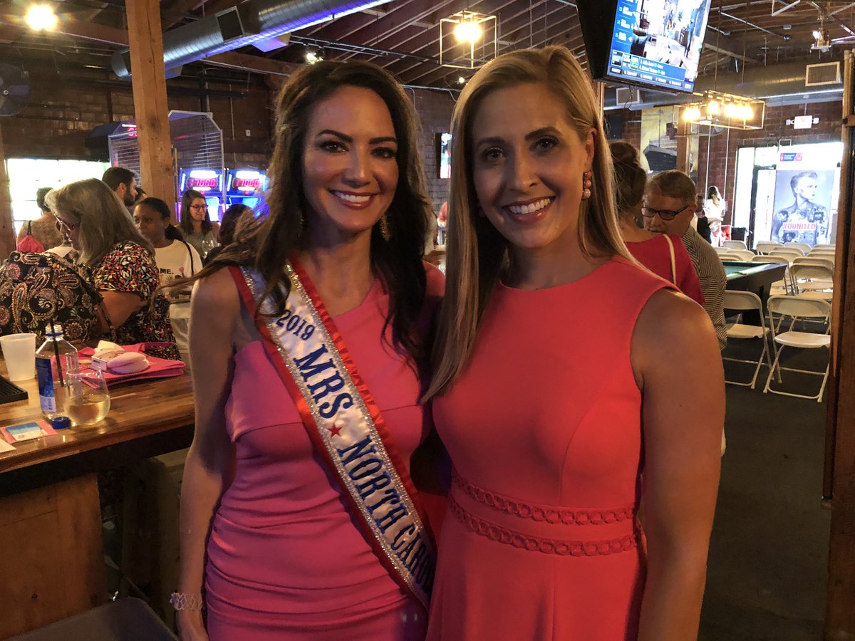 AllisonLatos's tweet photo. Had such a blast emceeing the #stridesclt  @StridesCLT kickoff event! I hope you’ll join me on Oct. 19th to walk, raise money &amp; find a cure for breast cancer. @wsoctv https://t.co/bI4ipHZsuv
