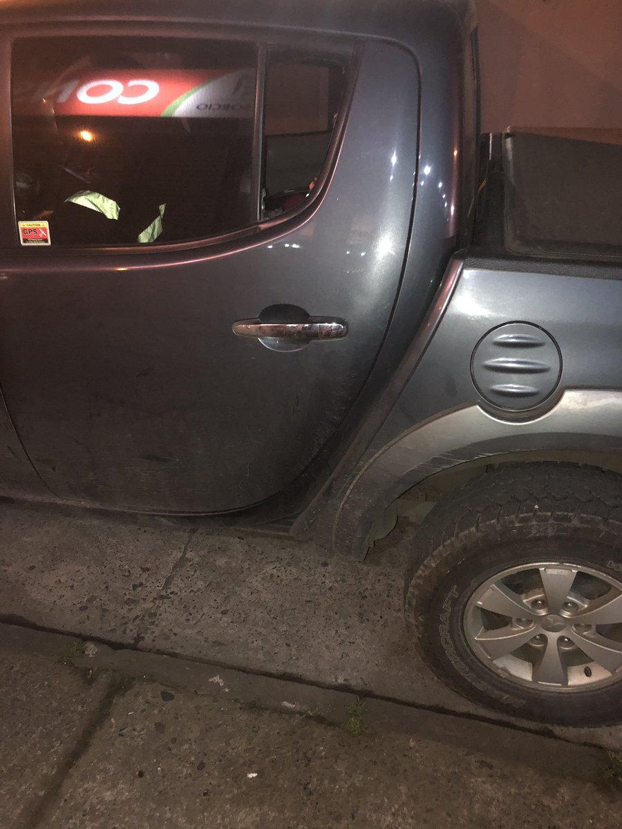 l_hunter_devaud's tweet photo. @reddeemergencia estimados, lamento informar que me robaron mi bolso de bomberos de mi camioneta con mi uniforme de Bombero 👨‍🚒 en avenida Alemania frente al mall portal Temuco. Rompieron vidrio. Cualquier dato a la primera compañía de Bomberos de Temuco. https://t.co/QFohCtq8Cq