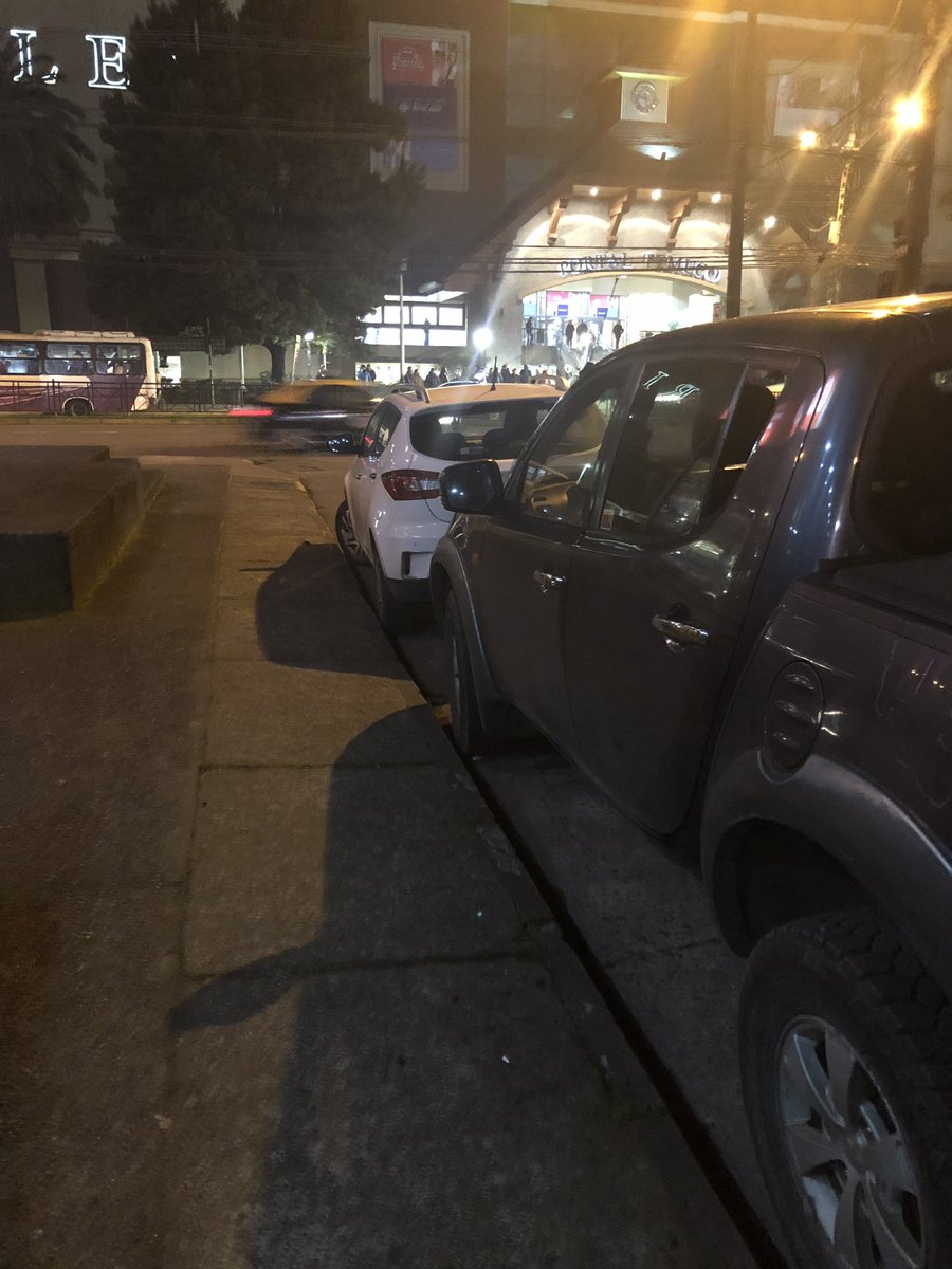 l_hunter_devaud's tweet photo. @reddeemergencia estimados, lamento informar que me robaron mi bolso de bomberos de mi camioneta con mi uniforme de Bombero 👨‍🚒 en avenida Alemania frente al mall portal Temuco. Rompieron vidrio. Cualquier dato a la primera compañía de Bomberos de Temuco. https://t.co/QFohCtq8Cq