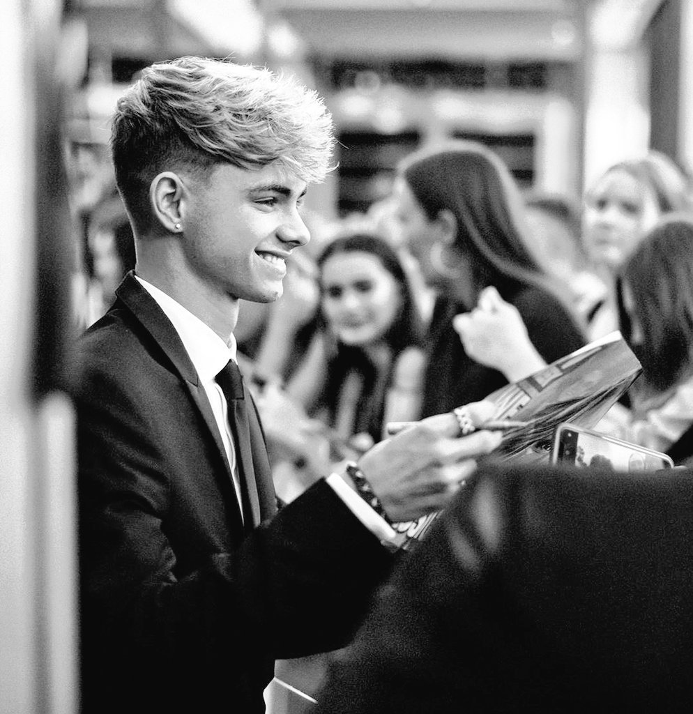 itsjustgemmaa's tweet photo. #smilesforcorbyn This one for the one and only @corbynbesson ! 💙 Thank you for being so sweet and humble! And for always having the biggest smile for us! 😊 We love u endlessly! KILL IT TODAY! https://t.co/nrUdvneHDi
