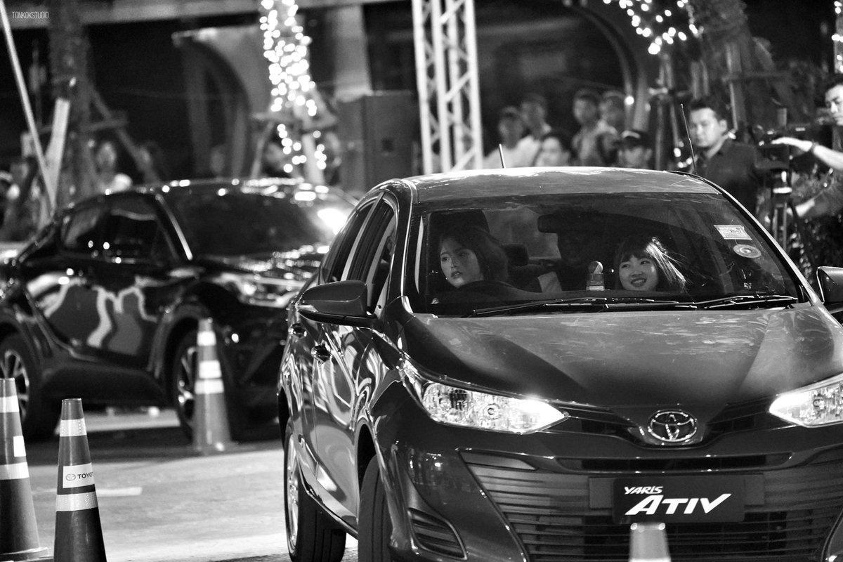 General2563's tweet photo. ใครกำลังมองหารถ #MusicBNK48 #BNK48
แนะนำ Yaris ATIV
ด้วยห้องโดยสารที่เงียบ ช่วงล่างที่นุ่มนวลนั่งสบาย
ระบบเบรก ABS ที่เบรกสั้นมั่นใจได้
และเกียร์ S MODE ที่ตอบสนองทุกสปีดได้ดั่งใจ
#เอทีฟอยากขับสไตล์ไหนตามใจเลย
#ATIVUPTOYOU
#YarisATIV #ATIVxBNK48 #BNK48 https://t.co/M2Wypmezbc