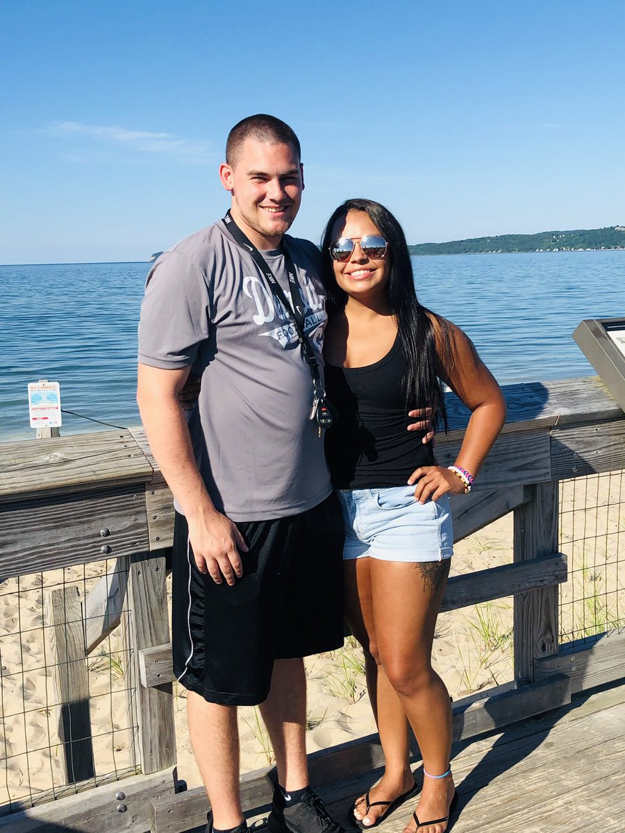 D_RayMcCoy's tweet photo. Happy Birthday to my beautiful girlfriend! @ravehood1 Finally 22🎉 I love you with my whole entire heart and I know that I am the luckiest guy in the world to have you!! Happy Birthday sweetheart!🎊🎉🎁💓💓 https://t.co/C6F99md9aa
