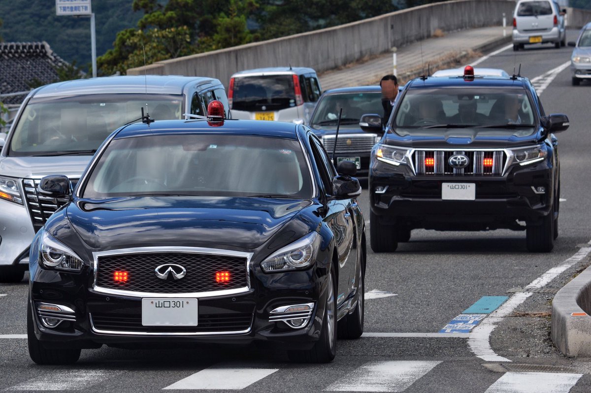 Uzivatel きゅいまる Na Twitteru 18年度国費配備2車種 夢の共演 Y51フーガ 370gt Four Apackage 特別警護車 150系ランドクルーザープラド Tx 遊撃警護車 昨年までは210系ハイラックスサーフとj31ティアナの組み合わせだっただけに かなり撮りごたえのある車列で