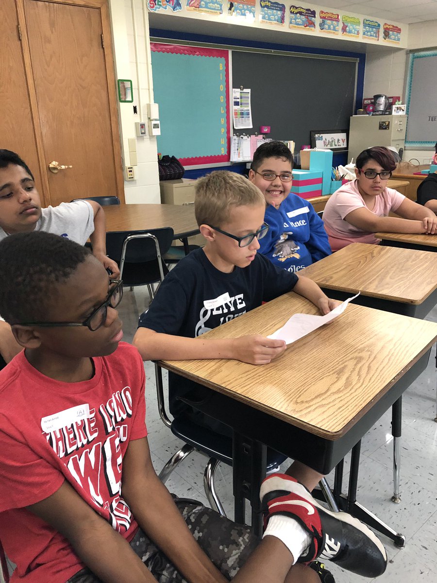 AuroraHidalgoC1's tweet photo. Great day for our 6th graders!
#62learns#62workingtogether #AMS #thundercamp https://t.co/uNADaGofoA