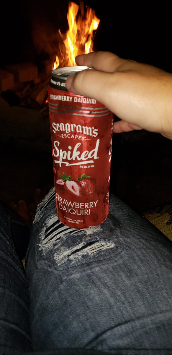 BowiesGirl_Deb's tweet image. It's a fire and brews kind of night! Actually, it was a Black Velvet night for a few hours and now it's a Seagrams kind of night. 🤷🏼‍♀️🥃🥂 Cheers!! #TuesdayThoughts #BackYardFire #SeagramsSpiked