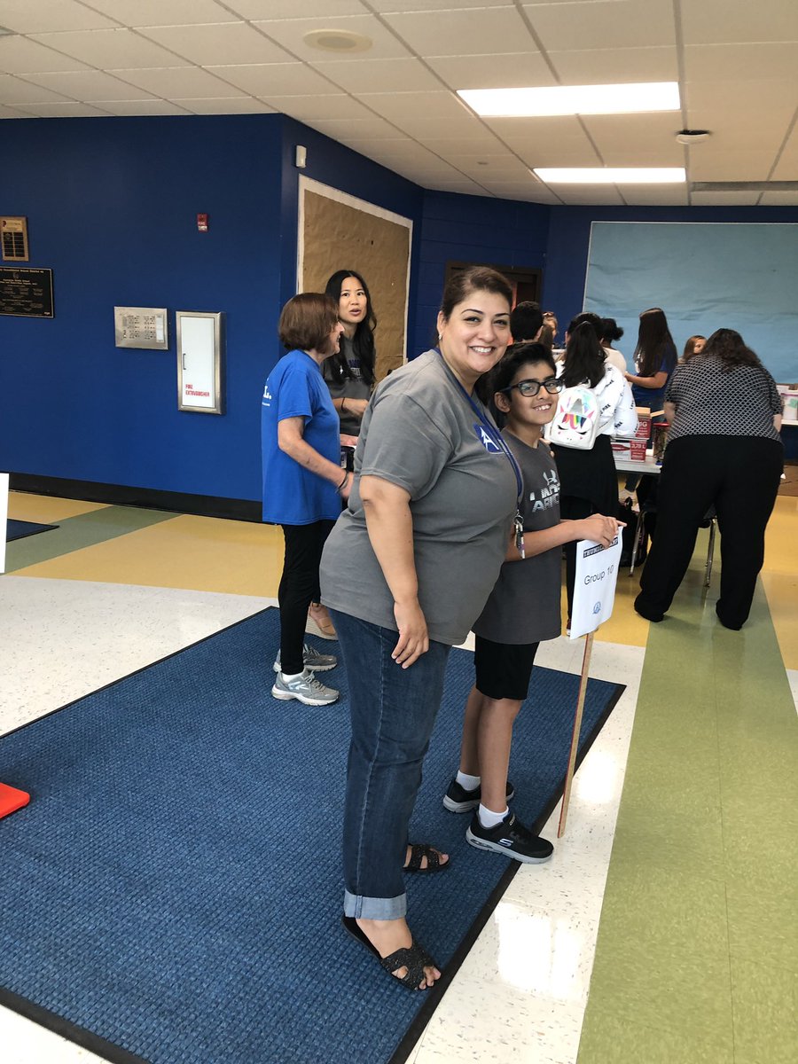 AuroraHidalgoC1's tweet photo. @62schools @AuroraHidalgoC1 Great day for our 6th graders! Teachers always ready!
#62learns#62workingtogether #AMS #thundercamp https://t.co/EBQrnOnlr2