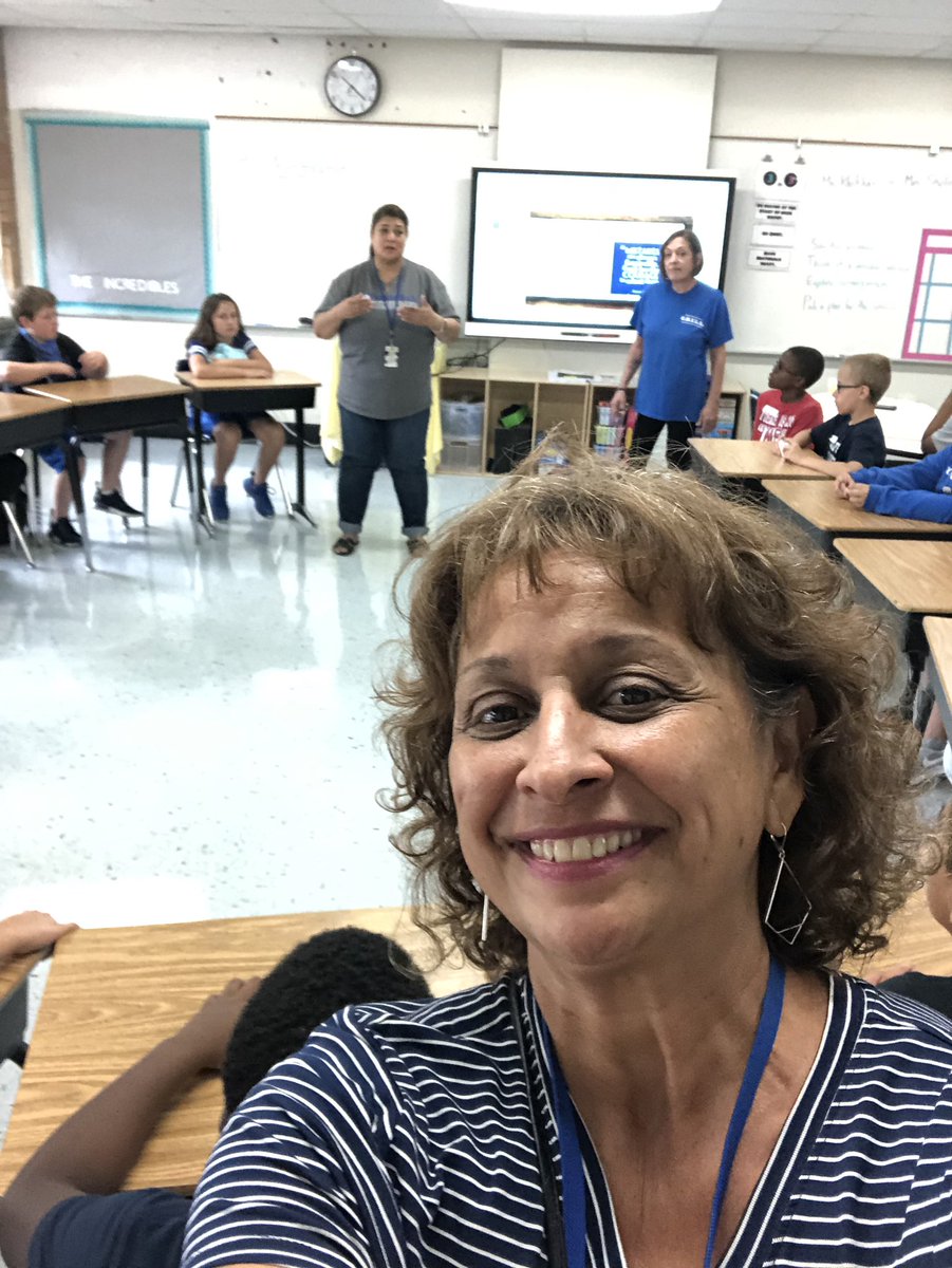 AuroraHidalgoC1's tweet photo. @62schools @AuroraHidalgoC1 Great day for our 6th graders! Teachers always ready!
#62learns#62workingtogether #AMS #thundercamp https://t.co/EBQrnOnlr2