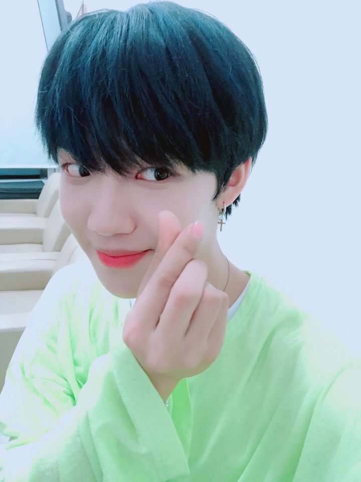 day 15 - similiarity with youngmin- we both likes green- we tend to put the others first than ourselves - we dont really holds grudges??- some of my moots said that our faces resembling each other,, nd i can see that,, #30일_영민_챌린지 #30Days_Youngmin_Challenge