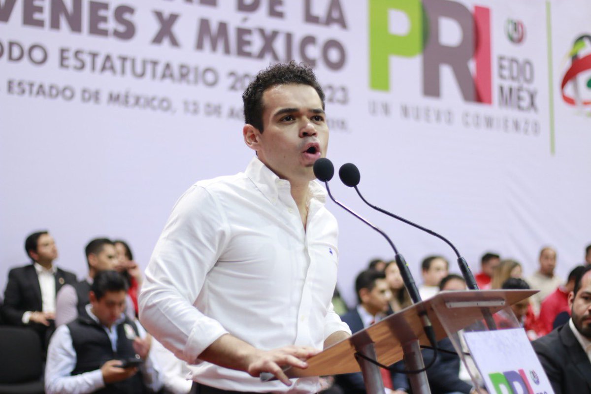 PabloAnguloB's tweet photo. Salgamos a construir la mejor @RJXMex de la historia de el #EDOMÉX, con visión clara y agenda del Siglo XXI que impulse a la juventud mexiquense. 
¡Le deseo mucho éxito a la nueva dirigencia! 👊🏼 https://t.co/rDS1ckzIHl