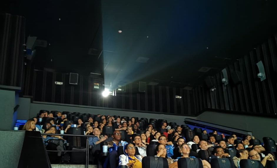 GabyGnazzo's tweet photo. GRACIAS Panamá! 1 sala no fue suficiente! 3 salas llenas para la premiere de #TodosCambiamos #LoveAlwaysWins @ArtMontenegro https://t.co/xYdC6hzd1Q