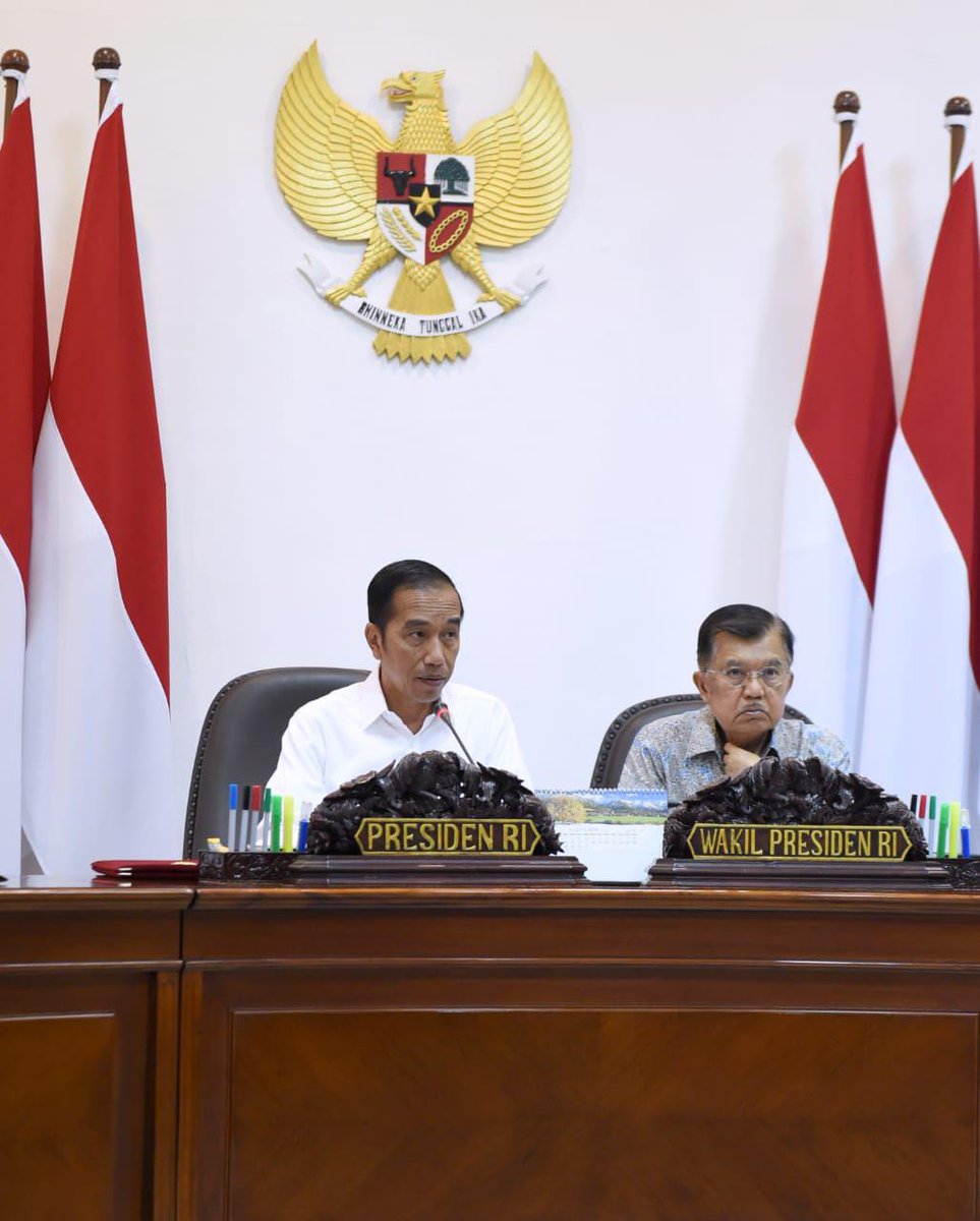 jokowi's tweet photo. World Expo digelar di Dubai, Oktober 2020, diikuti 192 negara. Indonesia harus memanfaatkan ajang ini sebaik-baiknya untuk perdagangan, pariwisata, dan investasi internasional.
Desain venue, lokasi, dan paviliun harus menampilkan wajah Indonesia sebagai sebuah negara besar. https://t.co/djdbfDa0gW