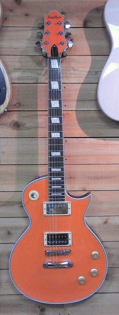 takeoff0098's tweet photo. Grass Roots G-レオン
04 Limited Sazabys HIROKAZモデルです。
とても綺麗な色ですよね！ステージで目立ち
そうです。#esp #grassroots #gレオン #hirokaz
#04limitesazbys #orange https://t.co/QLKhgYVsRf